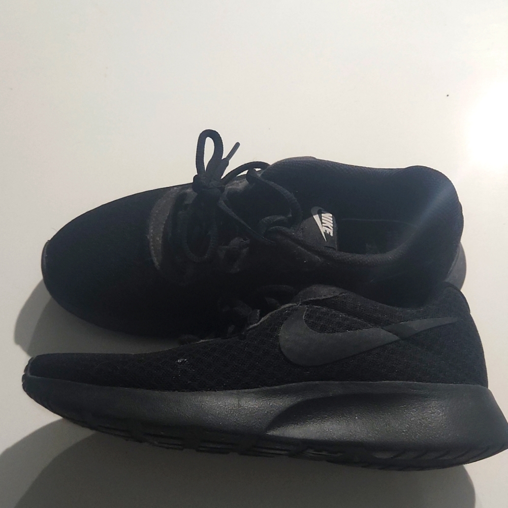 NIKE SNEAKERS